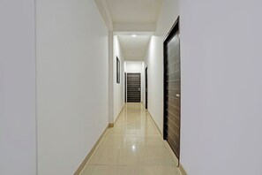 Lobby - Fabhotel Aakarshan Residency (New Delhi)