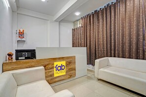 Reception - Fabhotel Aakarshan Residency (New Delhi)