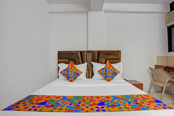 Deluxe Room | Egyptian cotton sheets, premium bedding, in-room safe, free WiFi - Fabhotel Aakarshan Residency (New Delhi)