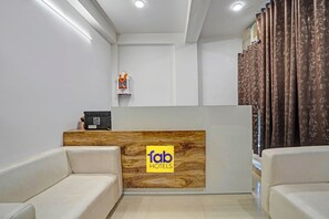 Reception - Fabhotel Aakarshan Residency (New Delhi)