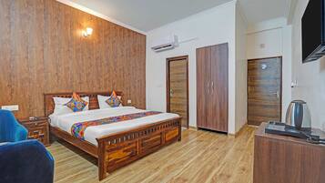 Premium Room | Egyptian cotton sheets, premium bedding, in-room safe, free WiFi