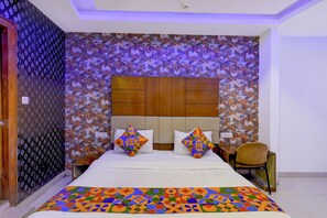Egyptian cotton sheets, premium bedding, in-room safe, free WiFi - Fabhotel Ayaansh (Hyderabad)