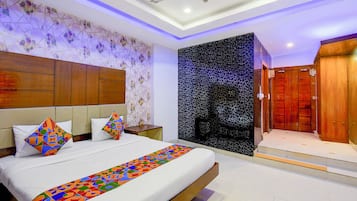Egyptian cotton sheets, premium bedding, in-room safe, free WiFi