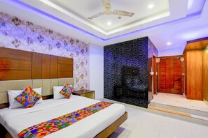 Egyptian cotton sheets, premium bedding, in-room safe, free WiFi - Fabhotel Ayaansh (Hyderabad)