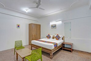 Deluxe Room | Egyptian cotton sheets, premium bedding, in-room safe, free WiFi - Fabhotel Casa Residency (Noida)