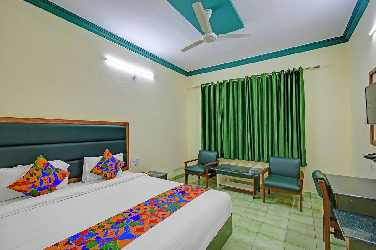 Deluxe Room | Egyptian cotton sheets, premium bedding, in-room safe, WiFi (free)