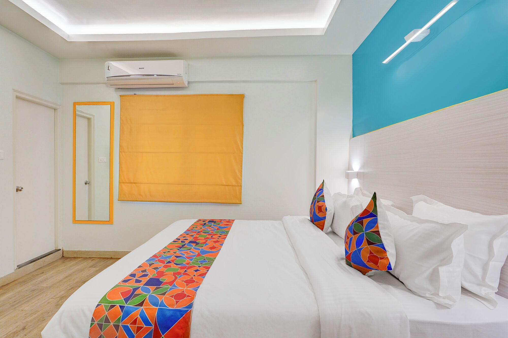 Egyptian cotton sheets, premium bedding, in-room safe, free WiFi