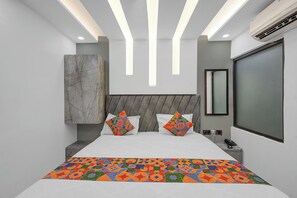 Egyptian cotton sheets, premium bedding, in-room safe, free WiFi