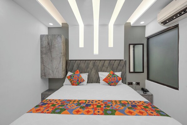 Egyptian cotton sheets, premium bedding, in-room safe, free WiFi