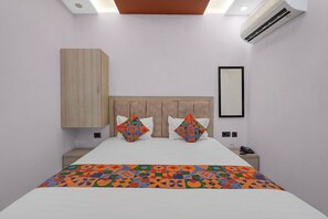 Egyptian cotton sheets, premium bedding, in-room safe, free WiFi - Fabhotel Yatri Nivas (Varanasi)