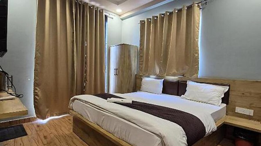 Fabhotel Devi Residency
