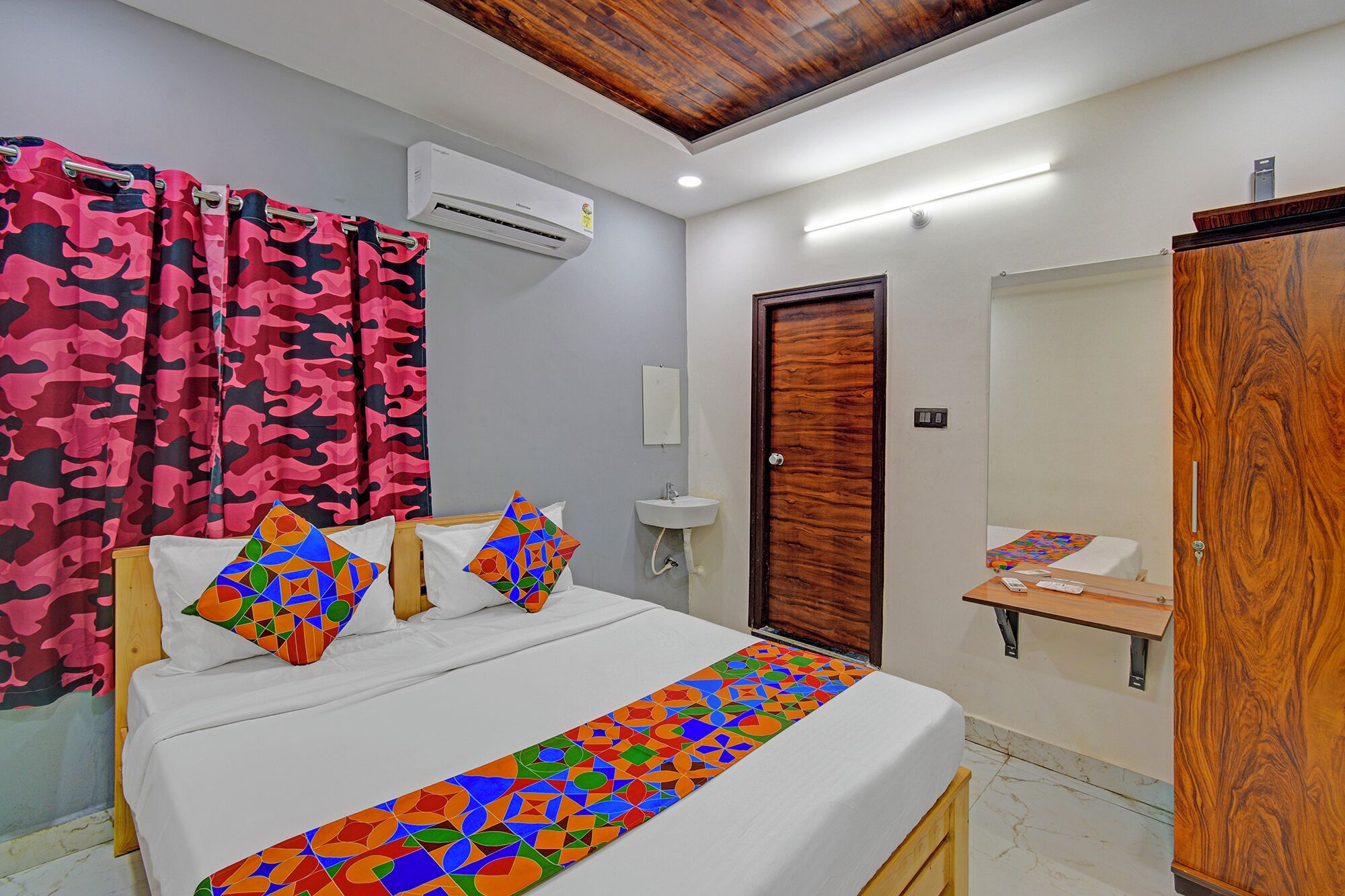 Deluxe kamer | Lakens van Egyptisch katoen, luxe beddengoed, een kluis op de kamer