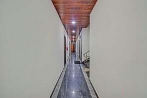 Lobby - Fabhotel Sp Grand Suites (Hyderabad)