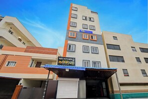 Exterior - Fabhotel Sp Grand Suites (Hyderabad)