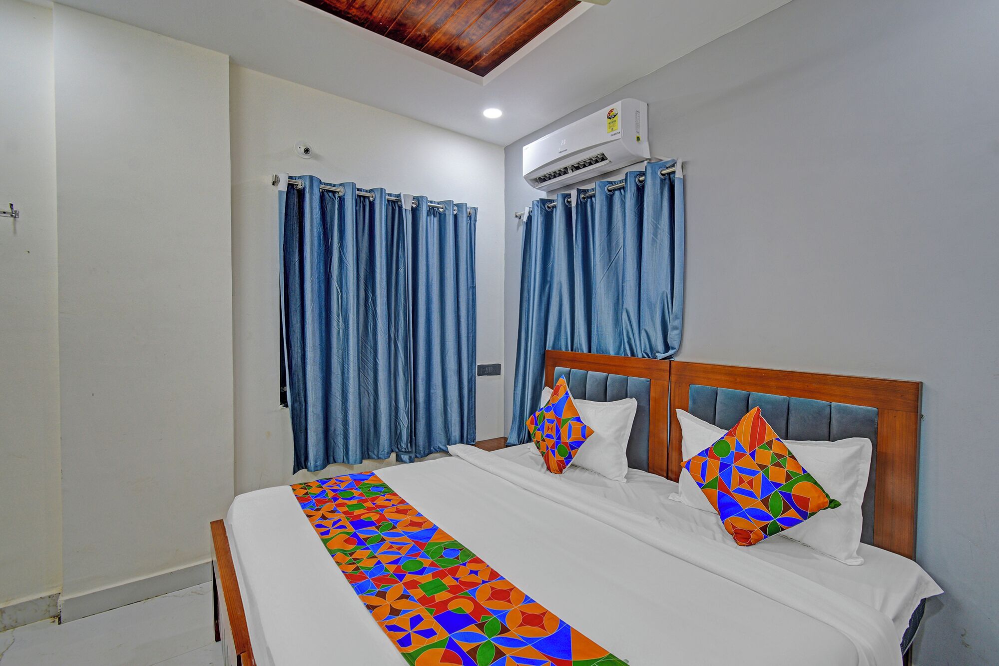 Egyptian cotton sheets, premium bedding, in-room safe, free WiFi