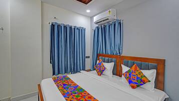 Egyptian cotton sheets, premium bedding, in-room safe, free WiFi