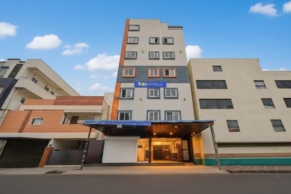 Property entrance - Fabhotel Sp Grand Suites (Hyderabad)