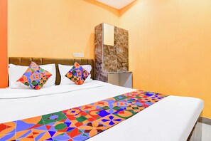 Egyptian cotton sheets, premium bedding, in-room safe, free WiFi - Fabhotel Al Burj International (Kolkata)