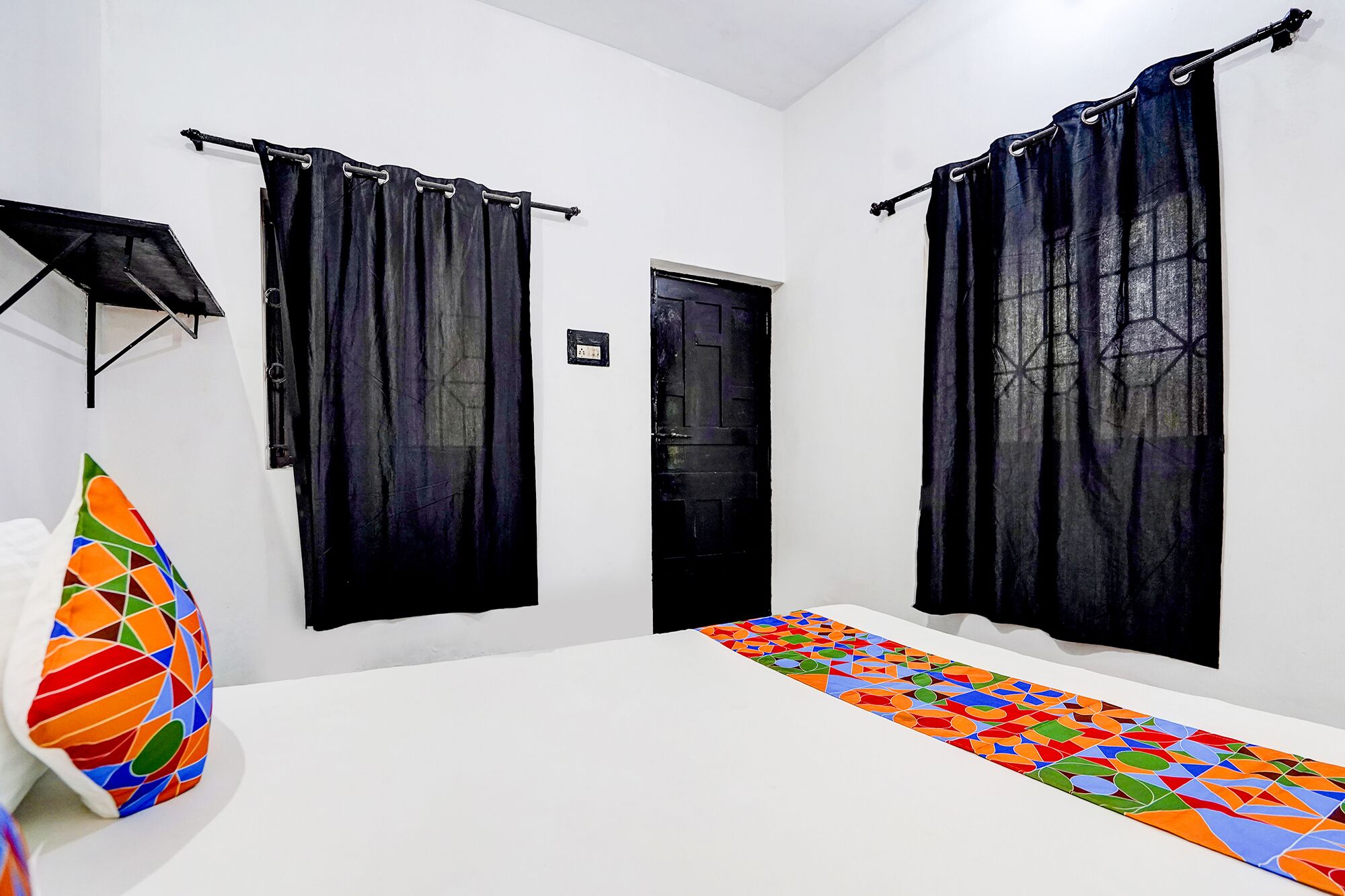 Egyptian cotton sheets, premium bedding, in-room safe, free WiFi