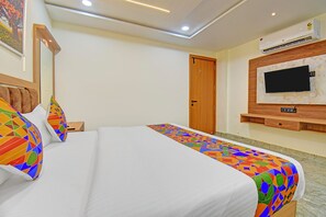 Egyptian cotton sheets, premium bedding, in-room safe, free WiFi - Fabhotel Relax Inn (Shirur)