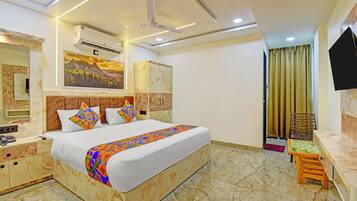 Egyptian cotton sheets, premium bedding, in-room safe, free WiFi