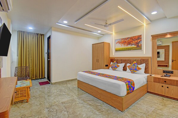 Egyptian cotton sheets, premium bedding, in-room safe, free WiFi