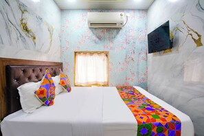 Deluxe Room | Egyptian cotton sheets, premium bedding, in-room safe, free WiFi - Via The Sunset Avenue Mumbai (Mumbai)