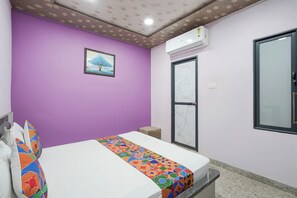 Egyptian cotton sheets, premium bedding, in-room safe, free WiFi