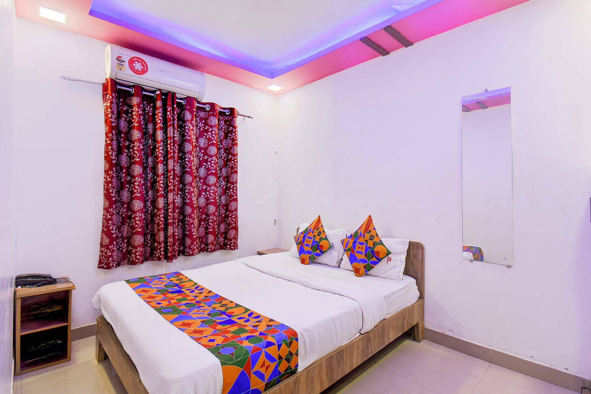 Egyptian cotton sheets, premium bedding, in-room safe, free WiFi