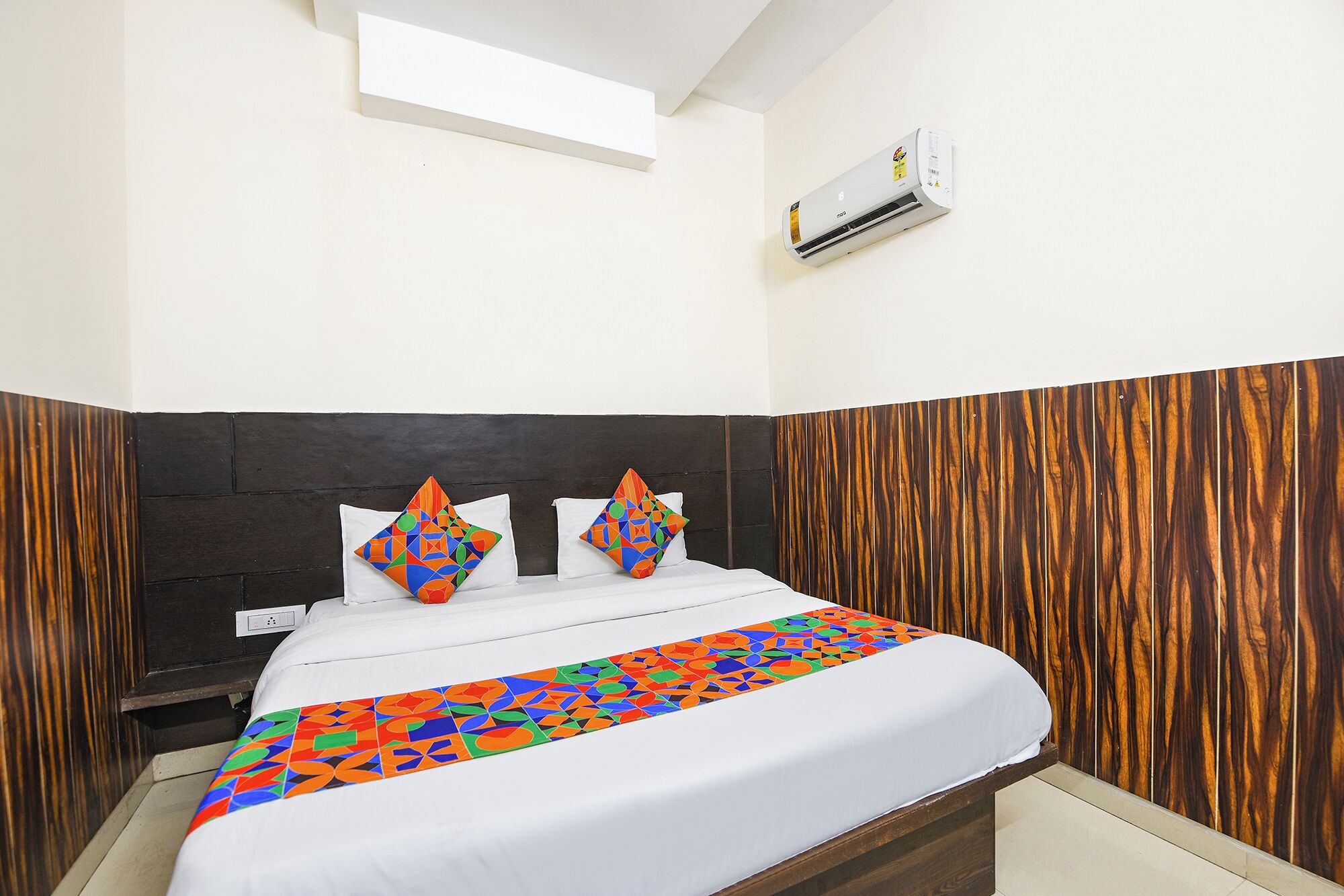 ห้องดีลักซ์ | ผ้าปูที่นอนฝ้ายอียิปต์, เครื่องนอนระดับพรีเมียม, ตู้นิรภัยในห้องพัก