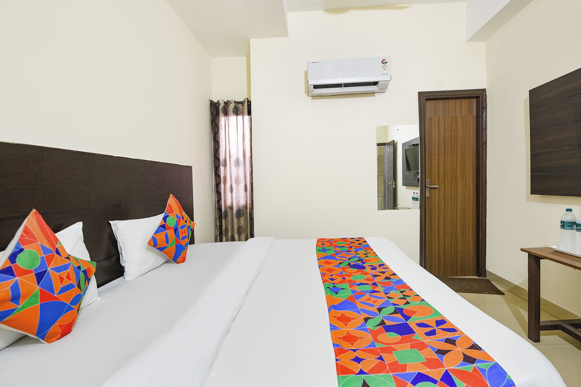 Egyptian cotton sheets, premium bedding, in-room safe, free WiFi