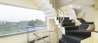 Fabhotel Red Ark Inn