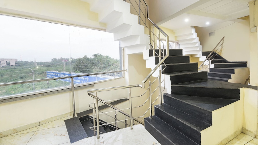 Fabhotel Red Ark Inn