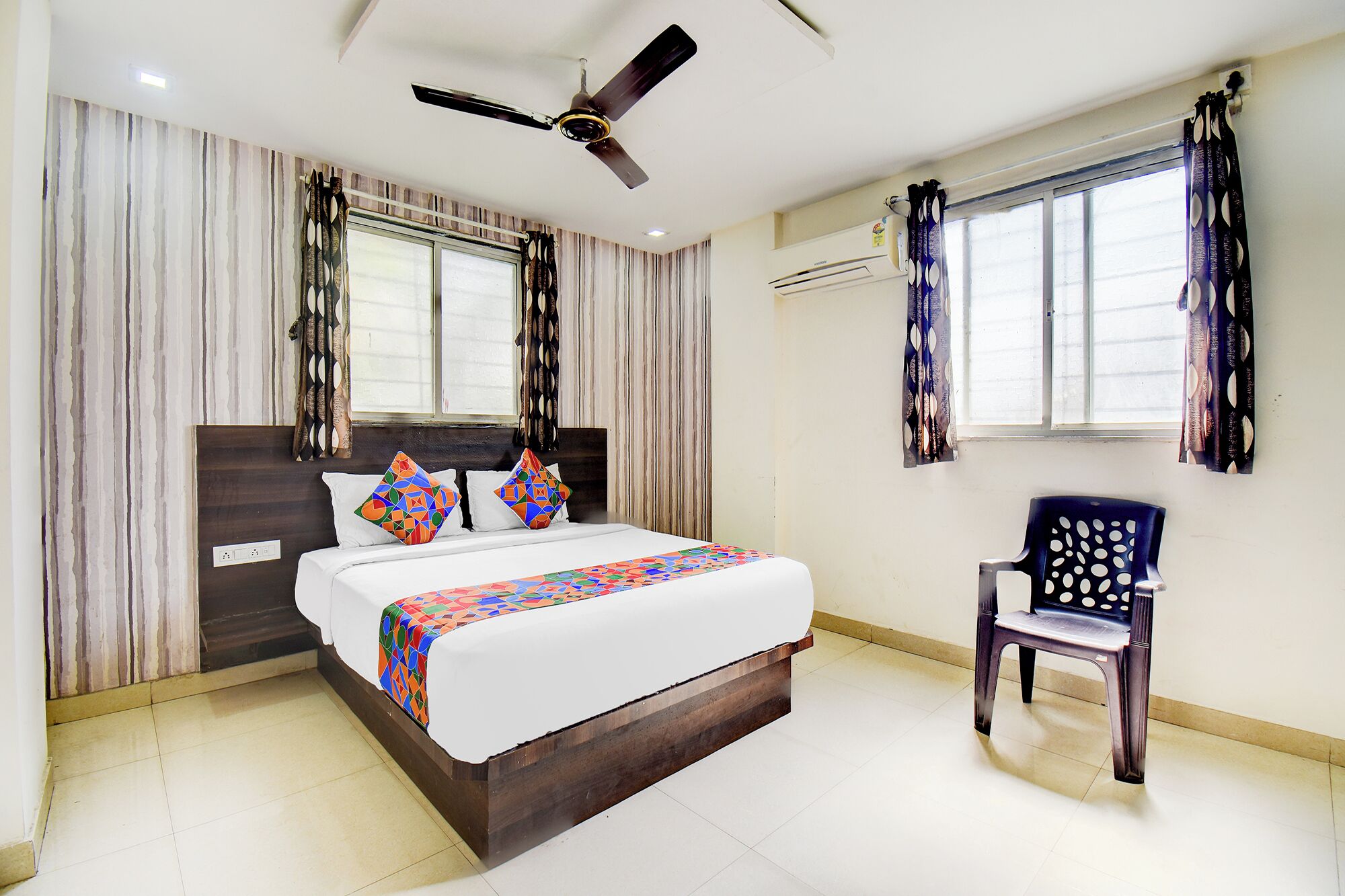 Egyptian cotton sheets, premium bedding, in-room safe, free WiFi