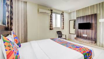 Egyptian cotton sheets, premium bedding, in-room safe, free WiFi