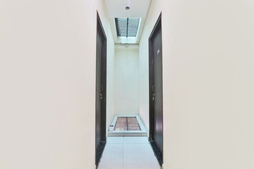 Fabhotel Jp International