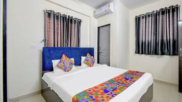 Egyptian cotton sheets, premium bedding, in-room safe, free WiFi