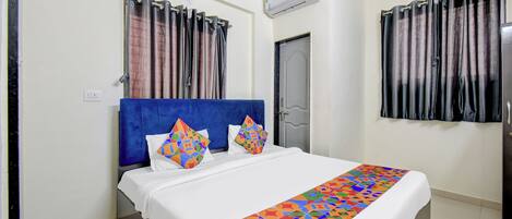 Egyptian cotton sheets, premium bedding, in-room safe, free WiFi