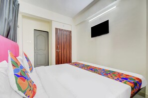 Egyptian cotton sheets, premium bedding, in-room safe, free WiFi - Fabhotel Golden Eagle Executive (Paud)