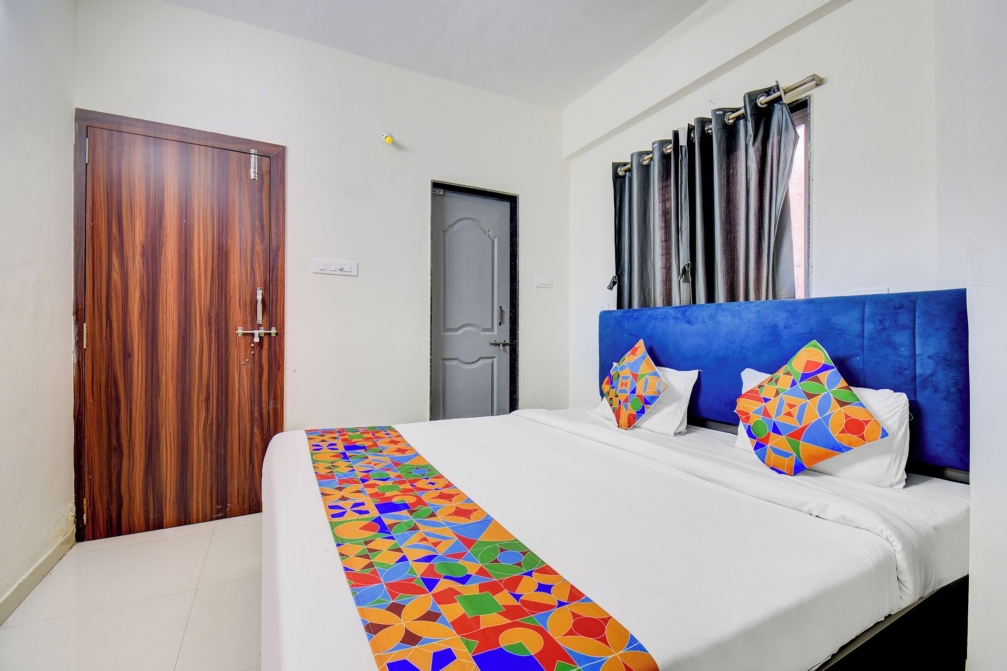 Egyptian cotton sheets, premium bedding, in-room safe, free WiFi