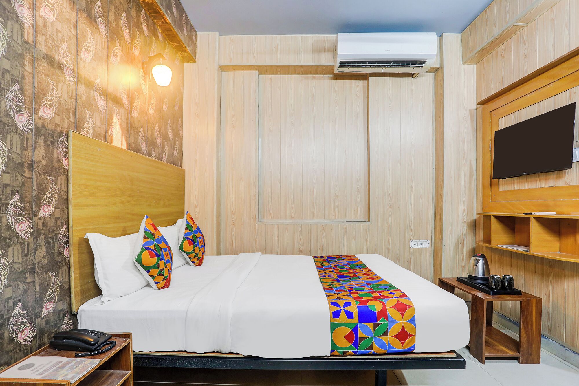 Egyptian cotton sheets, premium bedding, in-room safe, free WiFi