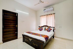 Egyptian cotton sheets, premium bedding, in-room safe, free WiFi - Fabhotel Ak Elite Luxury Homestay (Tirupati)
