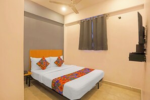 Egyptian cotton sheets, premium bedding, in-room safe, free WiFi