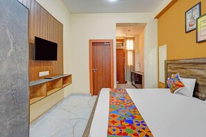 Egyptian cotton sheets, premium bedding, in-room safe, free WiFi - Fabhotel Galaxy Greno Celebration (Greater Noida)
