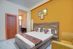 Egyptian cotton sheets, premium bedding, in-room safe, free WiFi - Fabhotel Galaxy Greno Celebration (Greater Noida)