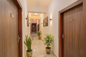 Lobby - Fabhotel Galaxy Greno Celebration (Greater Noida)