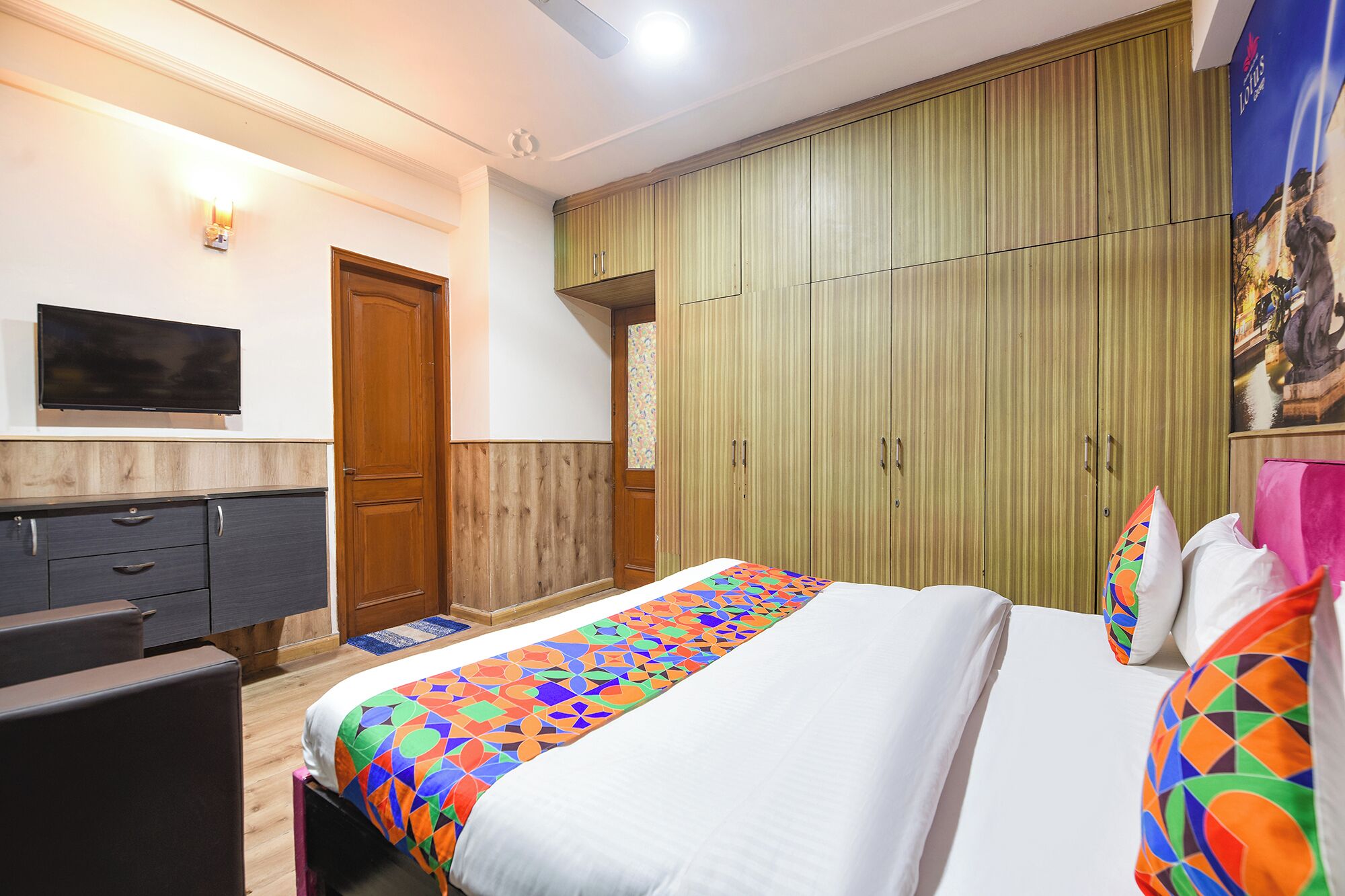 Egyptian cotton sheets, premium bedding, in-room safe, free WiFi