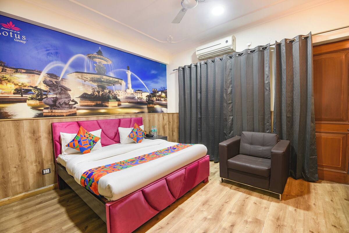 Deluxe Room | Egyptian cotton sheets, premium bedding, in-room safe, WiFi (free)