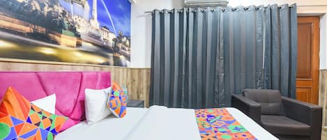 Egyptian cotton sheets, premium bedding, in-room safe, free WiFi