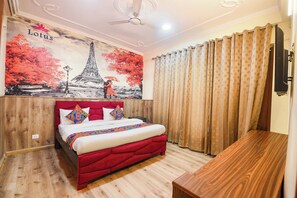 Egyptian cotton sheets, premium bedding, in-room safe, free WiFi - Fabhotel Tulip Residency (Gurugram)